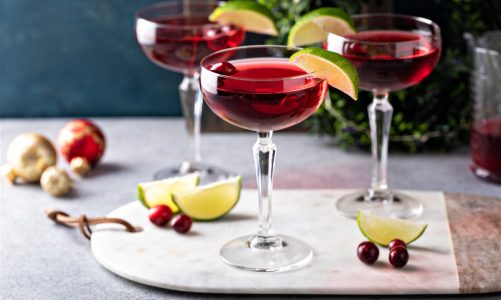 Cocktail : la recette de la vodka couleur schtroumpf des soirées à thème