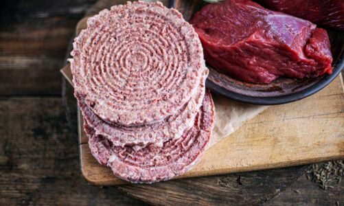 Les conséquences surprenantes de manger de la viande au congélateur depuis 2 ans