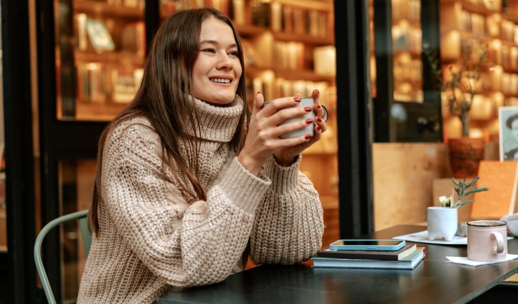 Stylish young woman drinking coffee at the coffee shop