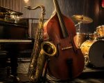 découvrez les instruments essentiels pour créer une ambiance jazz en fond réussie, parfaite pour vos soirées ou moments détente.
