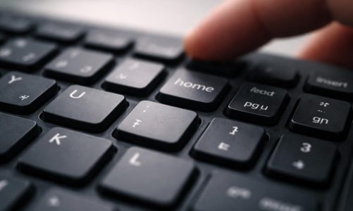 découvrez la véritable fonction de la touche home sur un clavier azerty et comment l'utiliser efficacement au quotidien.