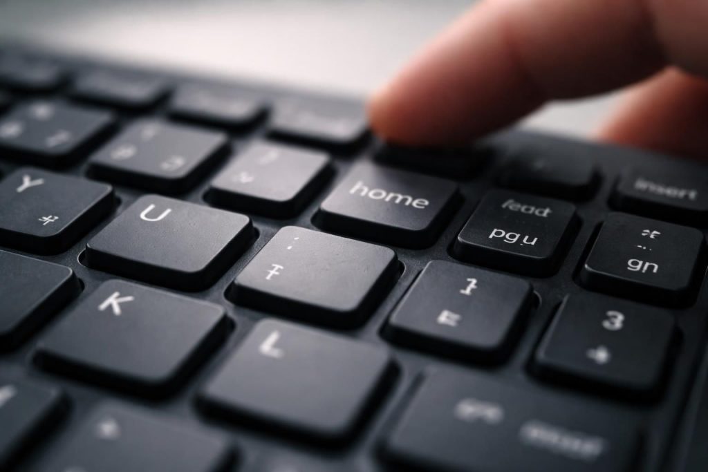 découvrez la véritable fonction de la touche home sur un clavier azerty et comment l'utiliser efficacement au quotidien.